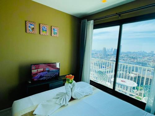 a bedroom with a bed and a large window at The base Condo luxury room by Numam in Pattaya Central