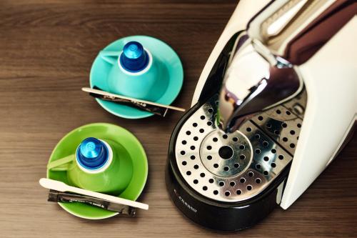 a table with two green plates and a bag at Hotel Pension Baron am Schottentor in Vienna