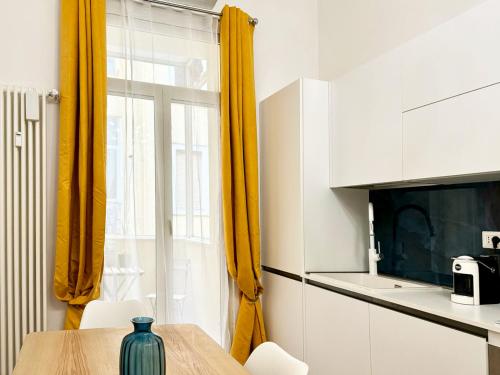 RomeAsYouLike-Esquilino Apartment N 86