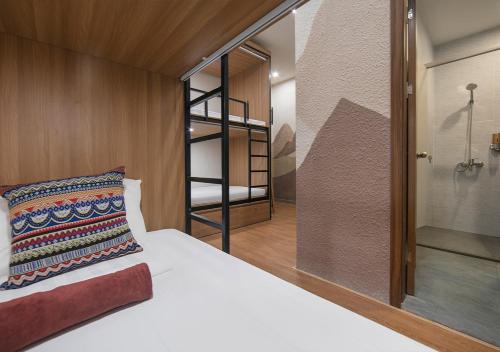 Wanderlust Station Hostelにあるベッド