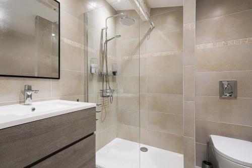 Photo de la galerie de l'établissement Superbe Villa Neuve - Piscine, à Cagnes-sur-Mer