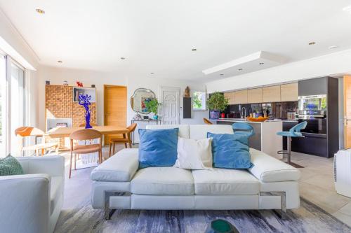 Photo de la galerie de l'établissement Superbe Villa Neuve - Piscine, à Cagnes-sur-Mer