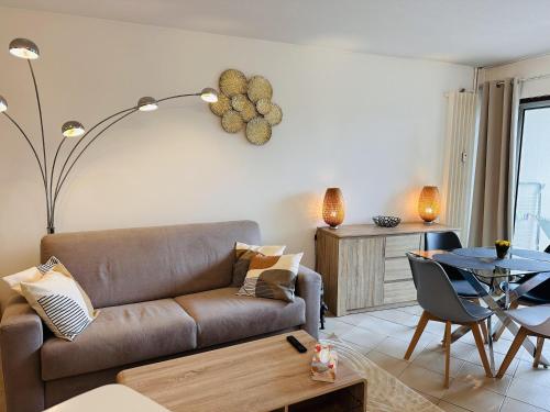 Studio with a shared pool near the beaches and golf course and the Chateau de La Napoule - 2244