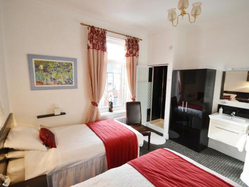 A bed or beds in a room at South Shore Guest House 