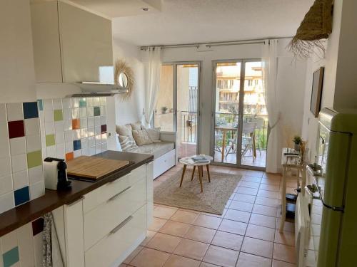 Cuisine ou kitchenette dans l'établissement L'Eden l Panoramic Views l Shellter Rentals