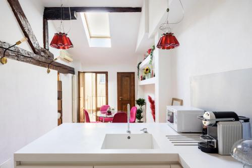 Η κουζίνα ή μικρή κουζίνα στο Bright Design House in the Heart of Bologna