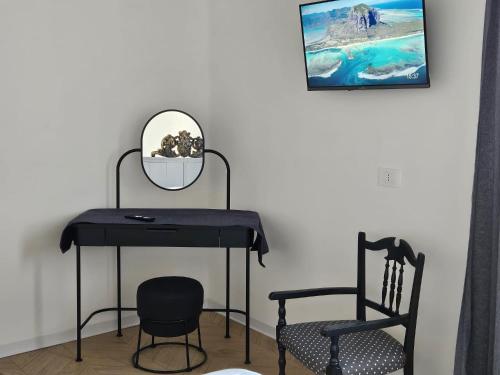 a dressing table with a mirror and a chair at Guest House Vanvitelli in Civitavecchia