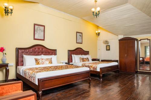 Una cama o camas en una habitación de Summit Swiss Heritage Resort & Spa