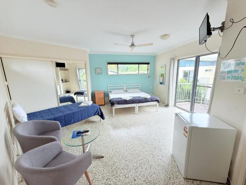Postel nebo postele na pokoji v ubytování Emu Park Beach Motel