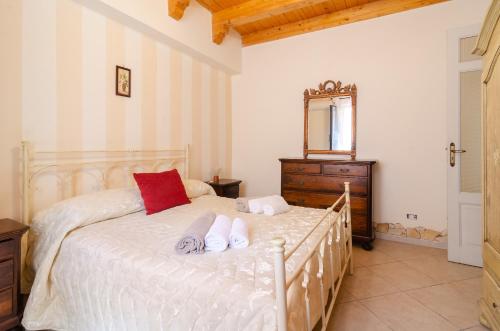 Postel nebo postele na pokoji v ubytování La Vecchia Torre Villa panoramica in Collina