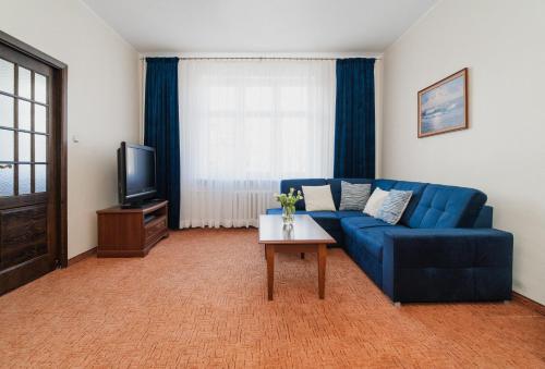 Televízia a/alebo spoločenská miestnosť v ubytovaní TOTU HOME Classic Apartment Gdynia