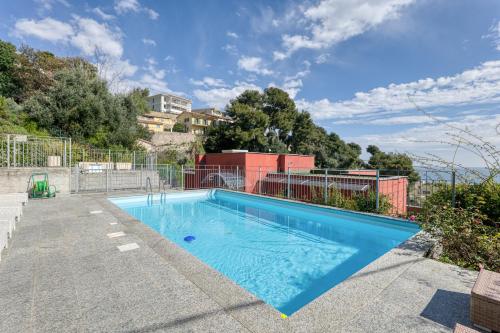 Swimmingpoolen hos eller tæt på Les Terrasses De Roquebrune - Happy Rentals