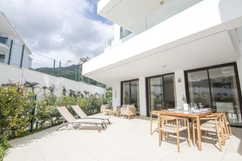 Mara's Apartments Higuerón West - Suite Villa - Like a House with Private Graden