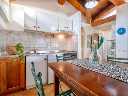 Una cocina o cocineta en Apartment 4 beds in Residence in Golfo Aranci just 150 mt from the sea