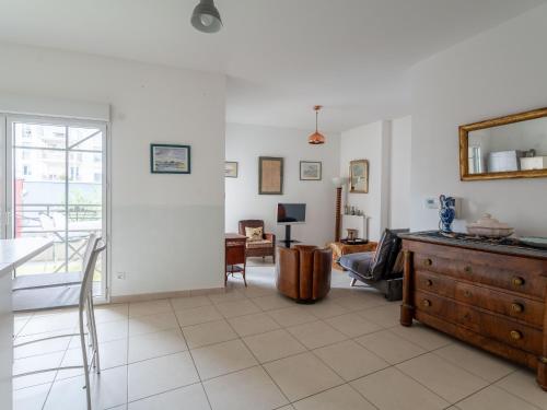 Photo de la galerie de l'établissement T3 en Centre-Ville d'Arcachon, Proche Plage, Balcons, Parking, Ascenseur et Wi-Fi - FR-1-319-440, à Arcachon