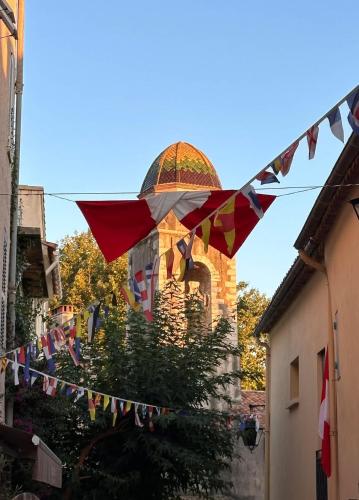 Le Paon l Old Town & AC l Shellter Rentals