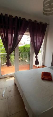 En eller flere senge i et værelse på T2 Edificio Aquazul