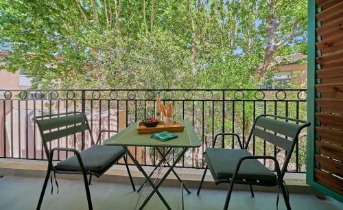 a table and chairs on a balcony with a fence at La Suite d'Oscar l New, Terrace l Shellter Rentals in Saint-Tropez