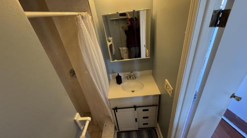 a bathroom with a sink and a mirror at World Trade Apt 3 15 Minutes to Times Square in Union City
