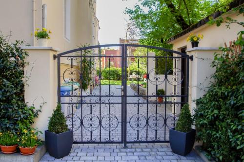 Κήπος έξω από το Residence Diana