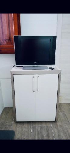 TV a/nebo společenská místnost v ubytování Armonia Apartments