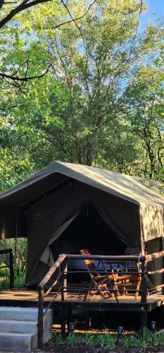 a tent is set up on the steps at Tot Hier Toe in Phalaborwa