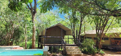 a small hut in the middle of a forest at Tot Hier Toe in Phalaborwa