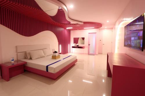 a bedroom with a bed and a red ceiling at Hotel Dreamworld East Ortigas in Manila
