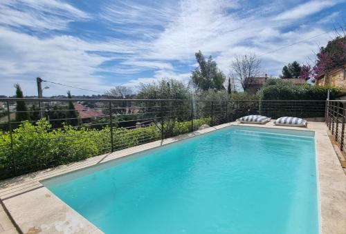 Photo de la galerie de l'établissement Villa familiale avec jardin et piscine, à 10 min des plages, à Six-Fours-les-Plages