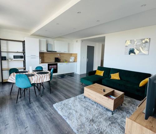 Superbe Appart de 4 Chambres, Moderne et Spacieux