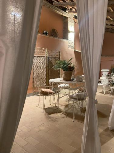Posezení v ubytování Casa Viberti, Dimora storica con vista mozzafiato sulle Langhe