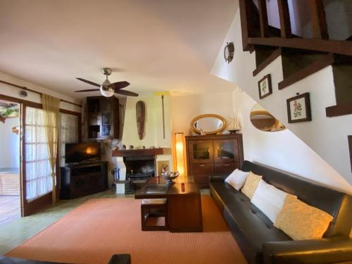 a living room with a couch and a table at TH31 Casa adosada con piscina y playa al lado in Torredembarra