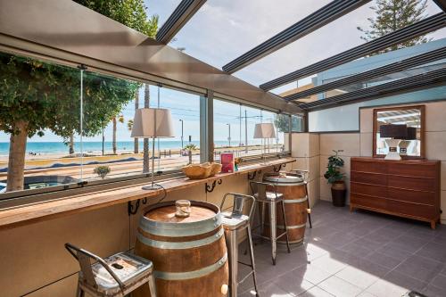 Beachfront apartments for 12 guests in Alicante - By Welcomely