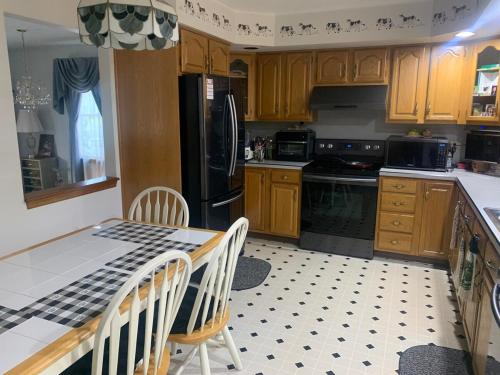 Η κουζίνα ή μικρή κουζίνα στο Top floor modern country home