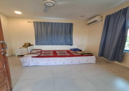 Ένα ή περισσότερα κρεβάτια σε δωμάτιο στο Casa Mandva 3 BHK Villa by Cloudnine