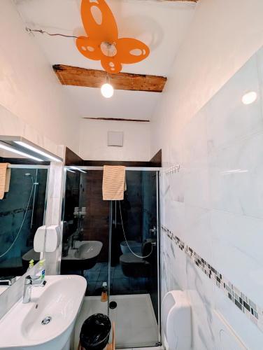 a bathroom with a sink and a ceiling fan at Gardar in Bolzano