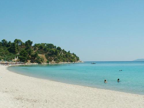 White Sand Villa Direct Access to Koviou Beach