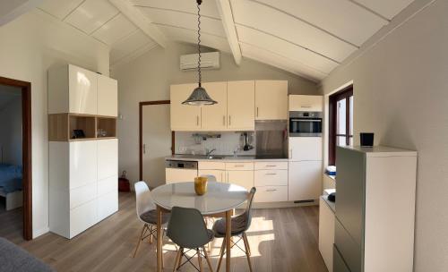 a kitchen with a table and chairs in a room at Zeegalm Bungalows in Middelkerke