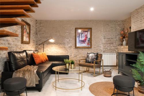 Unika Homes Hombre de Piedra