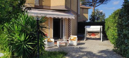 Κήπος έξω από το Villa Lido dei Pini 4 persone giardino 350mq wifi 3 chilometri dal mare
