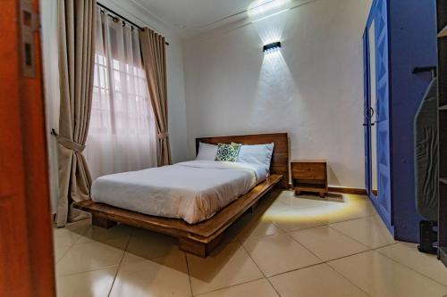 Ένα ή περισσότερα κρεβάτια σε δωμάτιο στο Blue Haven Double Storey Home in Kisaasi Kampala