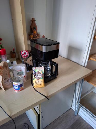Kemudahan buat kopi dan teh di transit