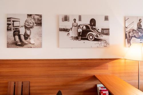 a room with a picture of a girl and a car at St. Ulrichhof in Lana