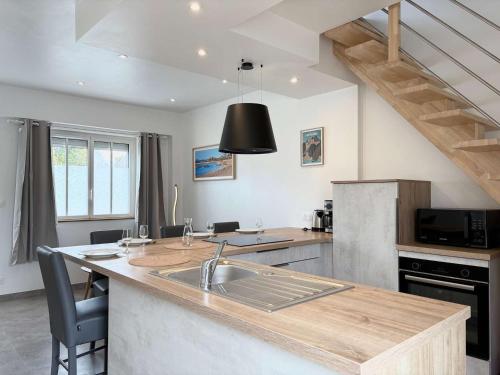 Maison rénovée proche plages de Trégastel - FR-1-542-68