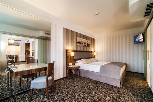 Postel nebo postele na pokoji v ubytování Hotel Lord - Warsaw Airport
