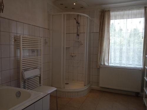Koupelna v ubytování Wohnung In Hänichen Mit Garten