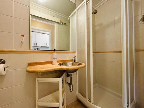 a bathroom with a sink and a shower at Casa Brisa Mediterranea by Rental Hero in Los Alcázares