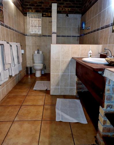 a bathroom with a sink and a toilet at Wayside Chalets in Tantebane