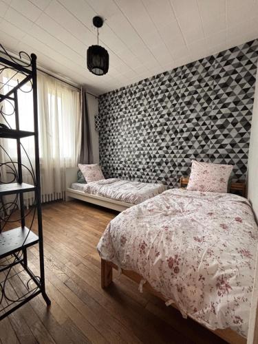 a bedroom with a bed and a couch in it at Maison cosy proche gare SNCF 2 chambres in Saint-Pierre-des-Corps