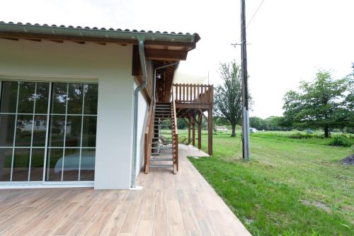 Κήπος έξω από το Domaine forestier Darricau au bord du lac, 12 min de l'océan